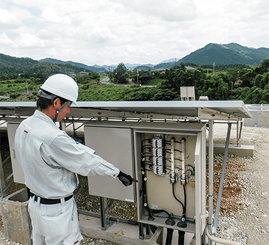 パワーコンディショナや集電盤を確認